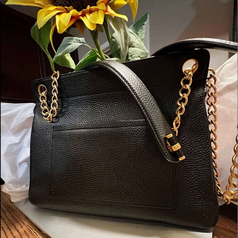 ๐น๐ฏ% AUTHENTIC Tory Burch Leather Shoulder Bag.
๐นNWT - Picture 2 of 11